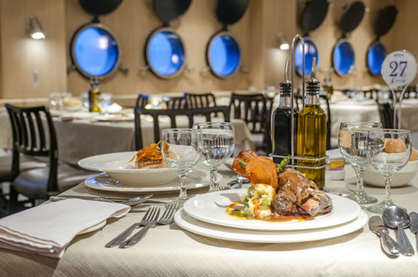 comedor Crucero Australis 