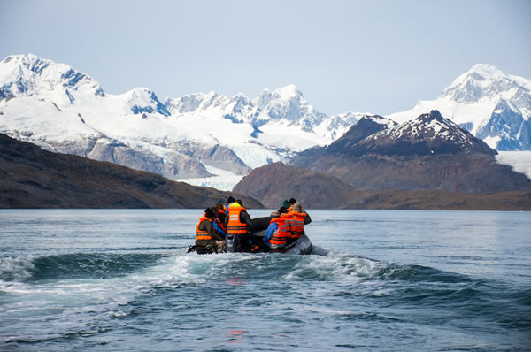 Actividades en zodiac Australis en Patagonia
