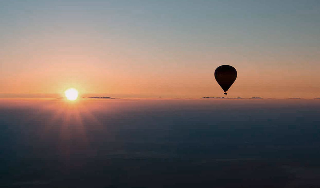 Hot Air Balloon Dubai Desert luces del amanecer desierto