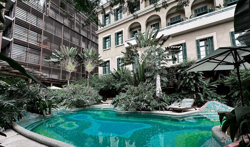 Piscina exterior del hotel Rosewood Sao Paulo en Brasil