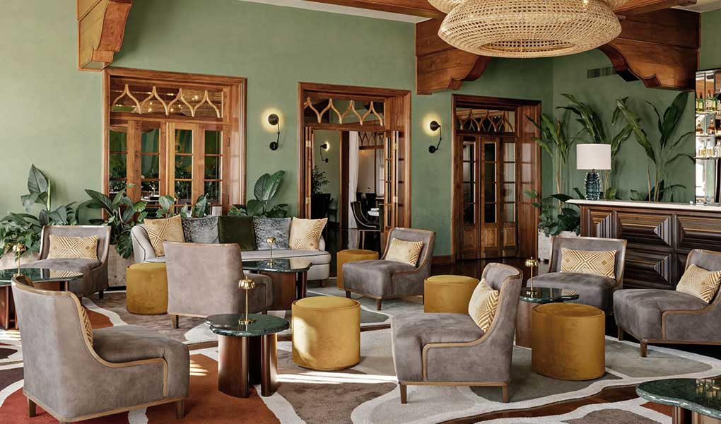 Restaurante el hotel con decoración tradicional en Cataratas del Iguazú