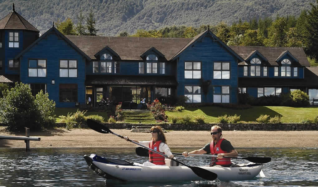 Hotel Las Balsas gente haciendo kayak