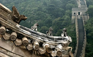 Naturaleza a las afueras de China en Pekín con tejados tradicionales
