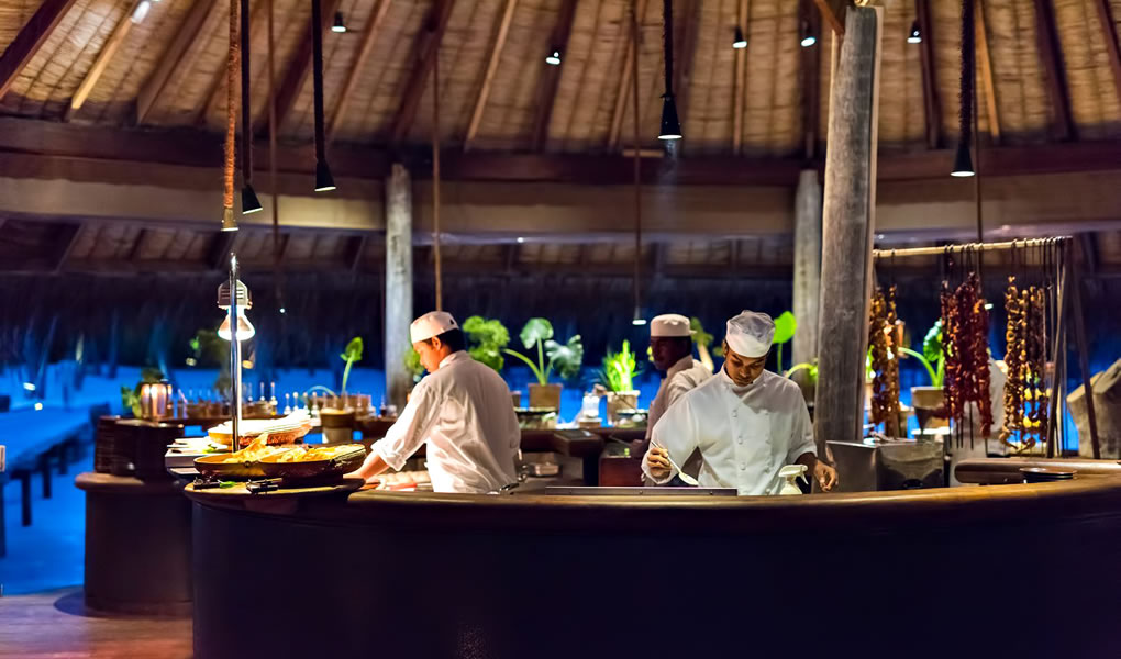 Restaurante por la noche Maldivas Gili Lankanfushi Maldives