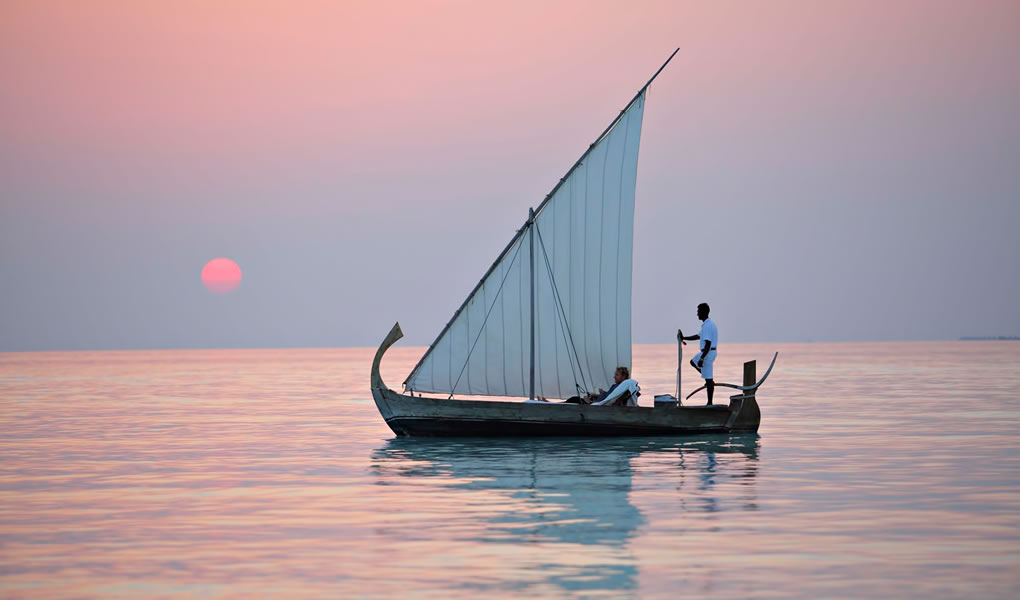 Excursión en barca en Maldivas al atardecer en Gili Lankanfushi Maldives 