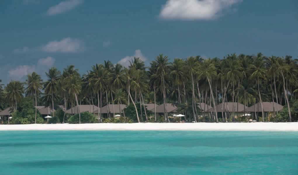 Beach Villas desde el mar Maldivas hotel Atmosphere Kanifushi