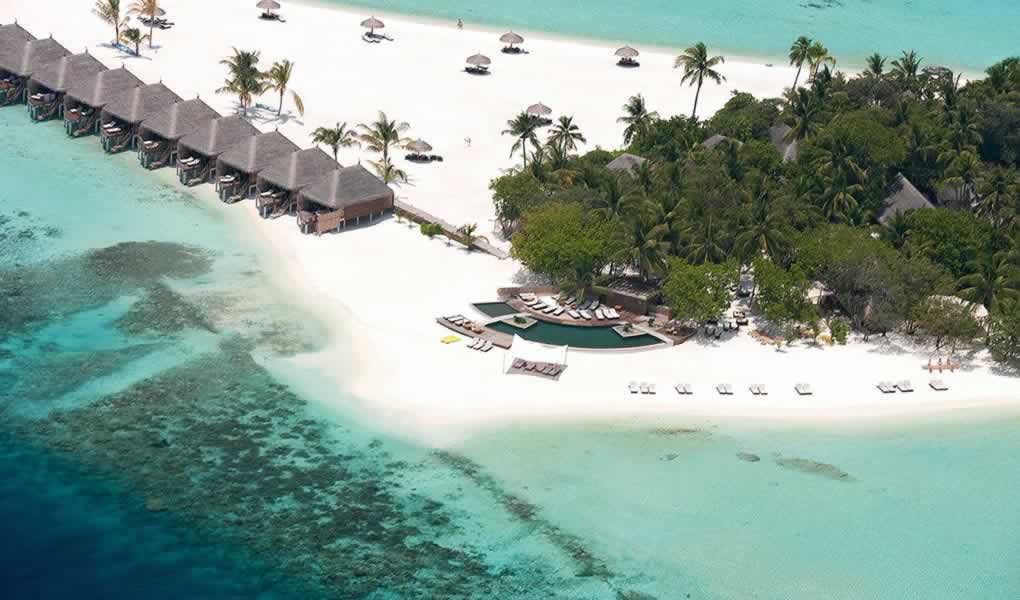 Vistas desde el aire del hotel Constance Moofushi