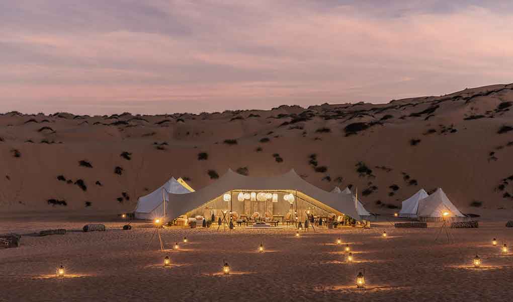 Noche en el desierto campamento lujo Omán