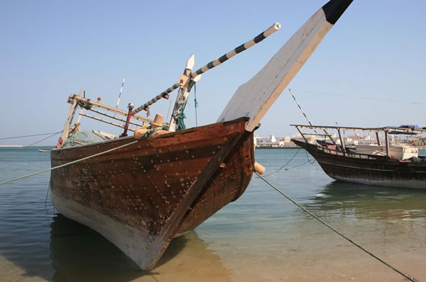 Sur Omán barco estilo velero