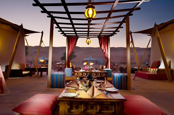 Cena atardecer desierto Wahiba Sands Desert Nights Camp Omán