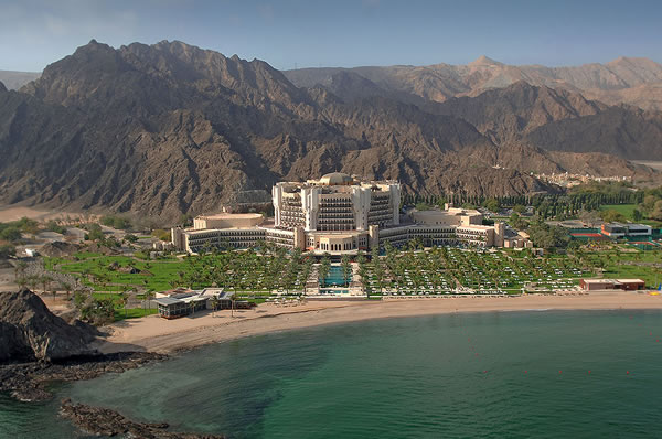 Playa y mar Al Bustan Palace Muscat Omán