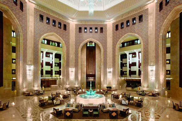Entrada al hotel Al Bustan Palace Muscat Omán