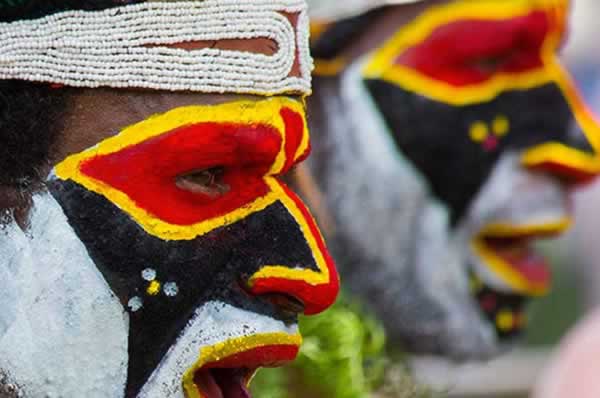 Rostros pintados tribus en Goroka