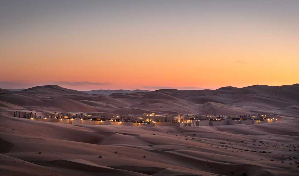 Atardecer sobre el desierto hotel Qasr Al Sarab Desert Resort