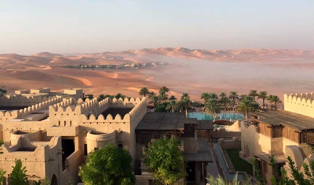 Vistas aéreas hotel lujo Qasr Al Sarab Desert Resort 