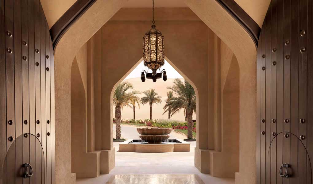 Arco arabe Qasr Al Sarab Desert Resort Abu Dhabi