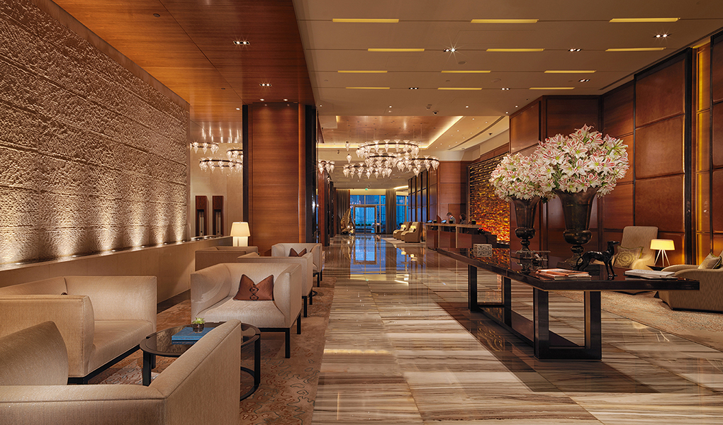 Lobby de entrada hotel lujo Abu Dhabi Rosewood Abu Dhabi