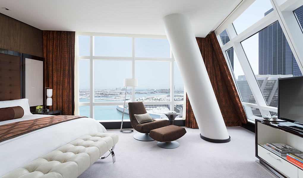 Habitación con vistas a la ciudad luz natural Rosewood Abu Dhabi