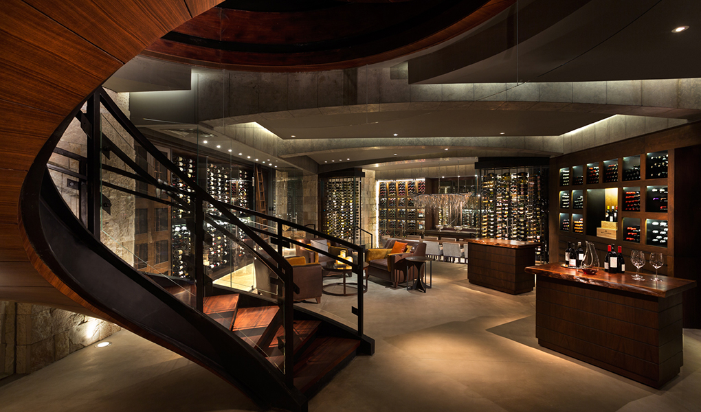 La Cava, bodega con exclusiva selección vinos, puros y whiskys en Rosewood Abu Dhabi