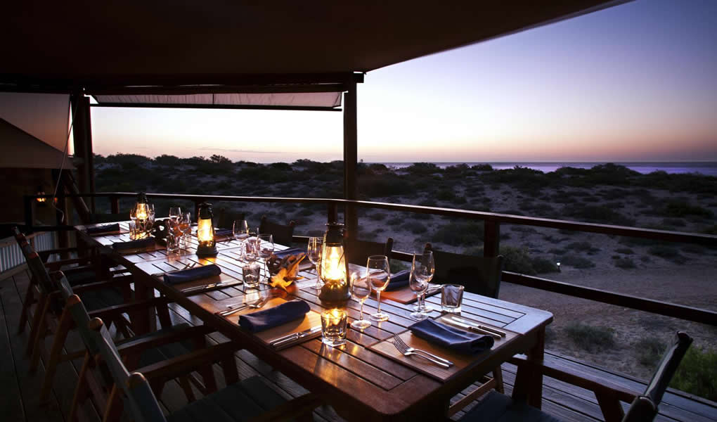 Vistas al atardecer desde Sal Salis Ningaloo Reef  Australia lujo