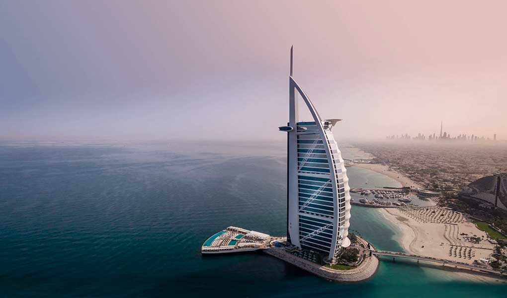 Vistas aéreas del Burj Al Arab en Dubái
