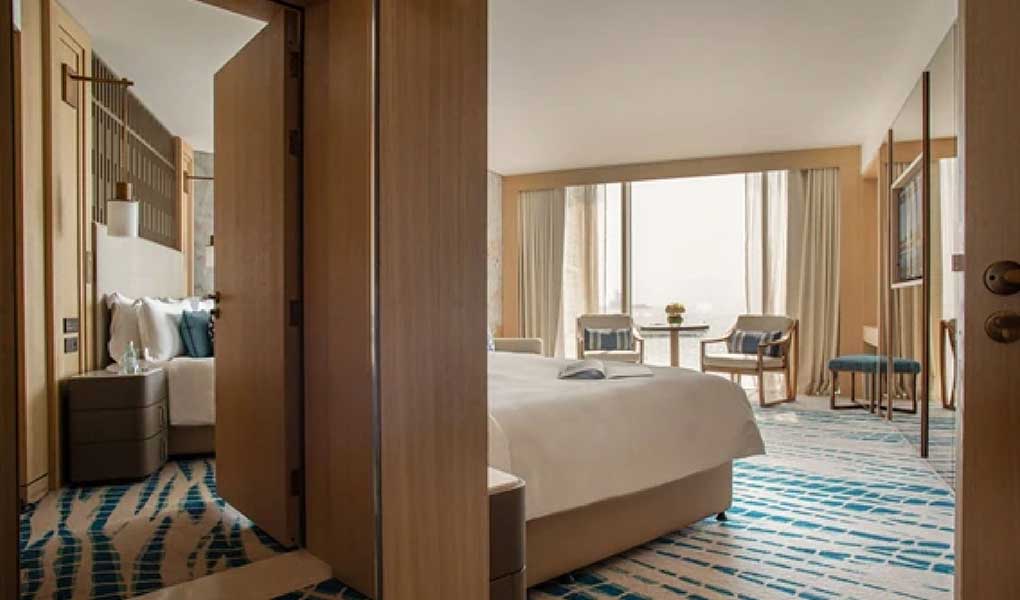 Vista interior de la habitación del hotel