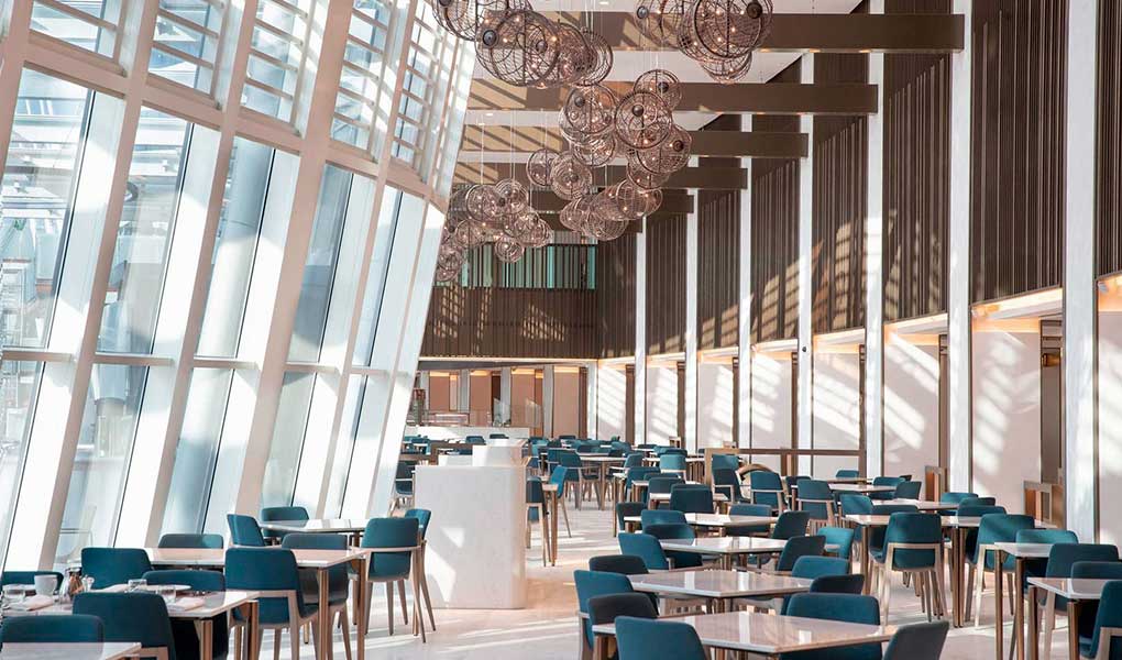 Restaurante interior ventanal hotel Jumeirah Beach