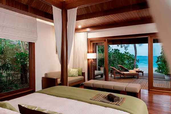 Interior de la beach villa del Hotel Baros en Maldivas