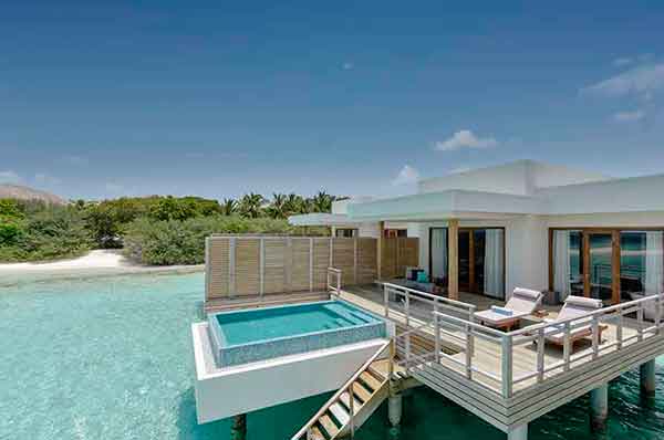 Villa sobre el agua con piscina privada en Maldivas