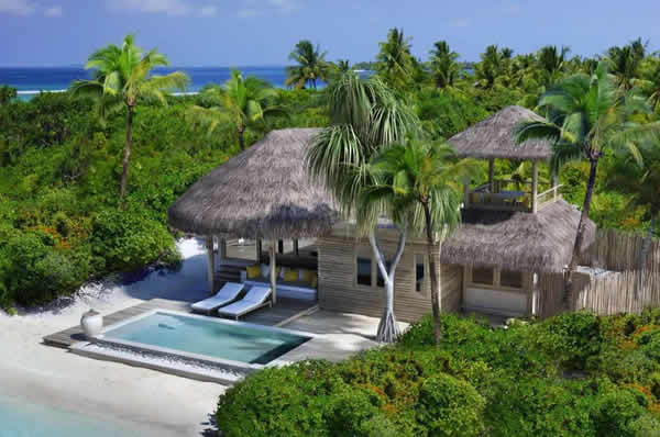 Vistas aéreas de la villa Six Senses Laamu en Maldivas