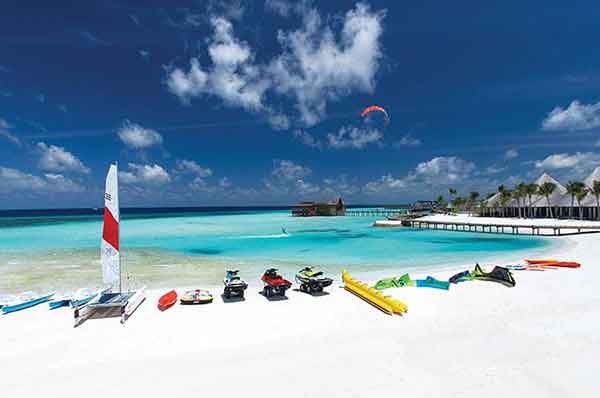 Piscina común en Maldivas Hotel Ozen Life Maadhoo