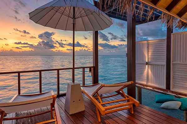 Vistas al atardecer sobre el mar desde el hotel