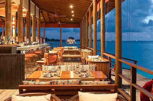 Restaurante del hotel Ozen Life Maadhoo en Maldivas