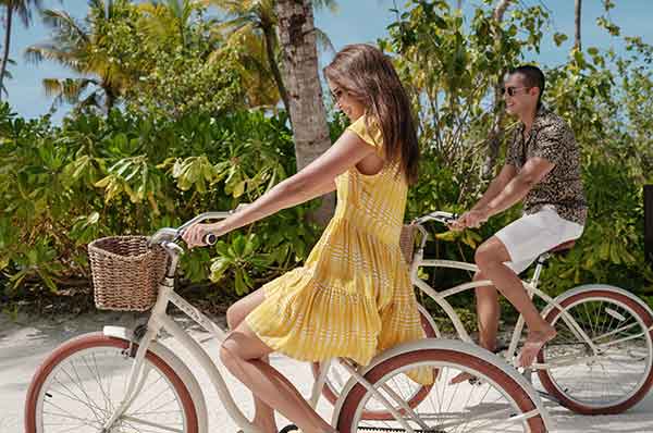 Bicicleta en playa en Maldivas
