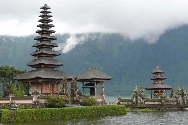 Viajes a Indonesia a Medida. Viajes de novios de lujo a Indonesia, Viajes a Bali.