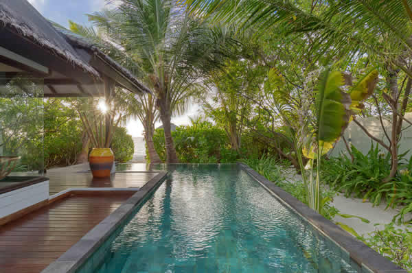 Piscina privada del hotel en Maldivas
