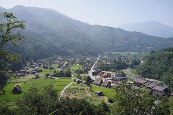 Viajes a Japón a Medida. Viajes de novios a Japón Shirakawago